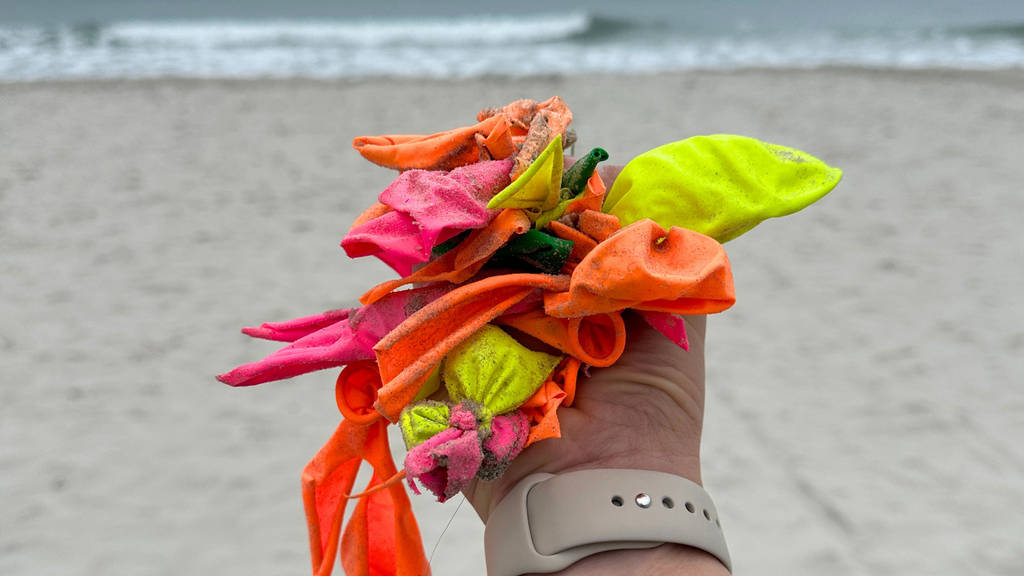 Balloon beach litter