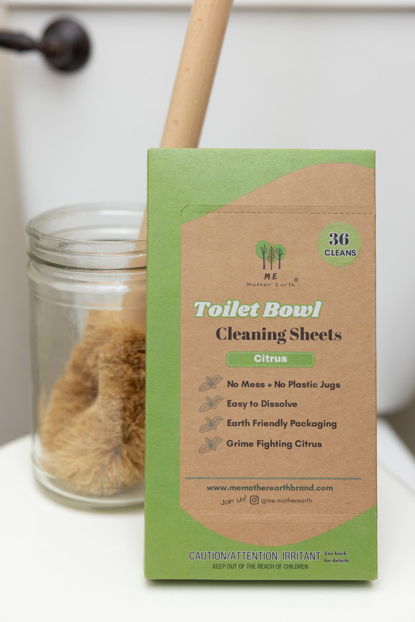 Toilet bowl cleaning sheets in plastic-free kraft packaging
