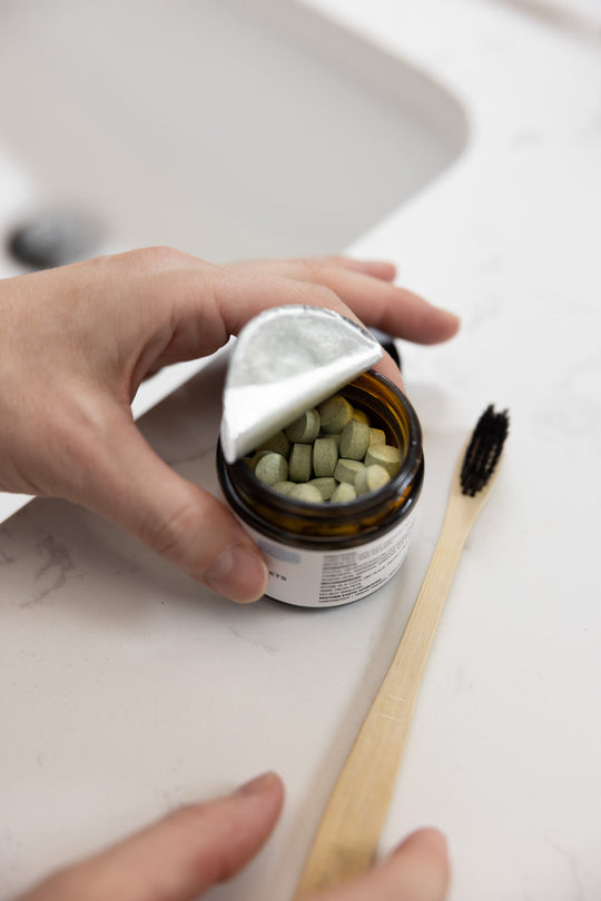 Using mouthwash tablets for fresh breath