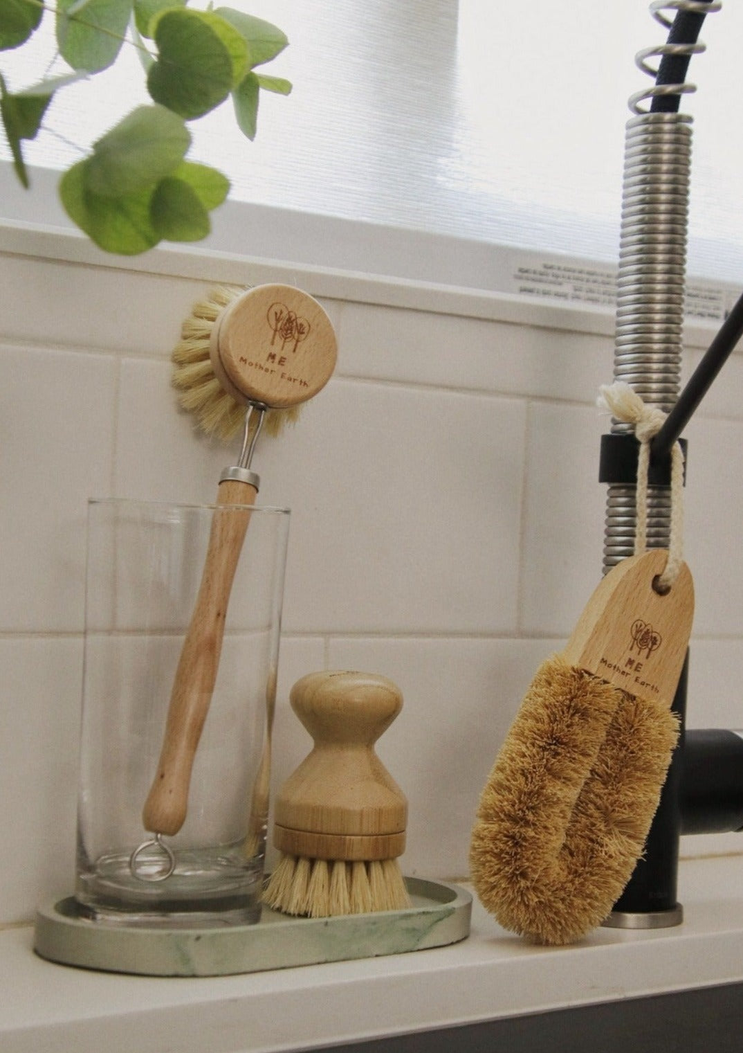 4 Packs Bamboo Palm Scrub Brush Sisal Dish Brush Round Natural Dish Scrubber for Cast Iron Pots, Pans, Kitchen Sink and Vegetable